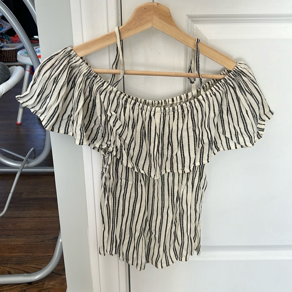Billabong woman’s off the shoulder tank
